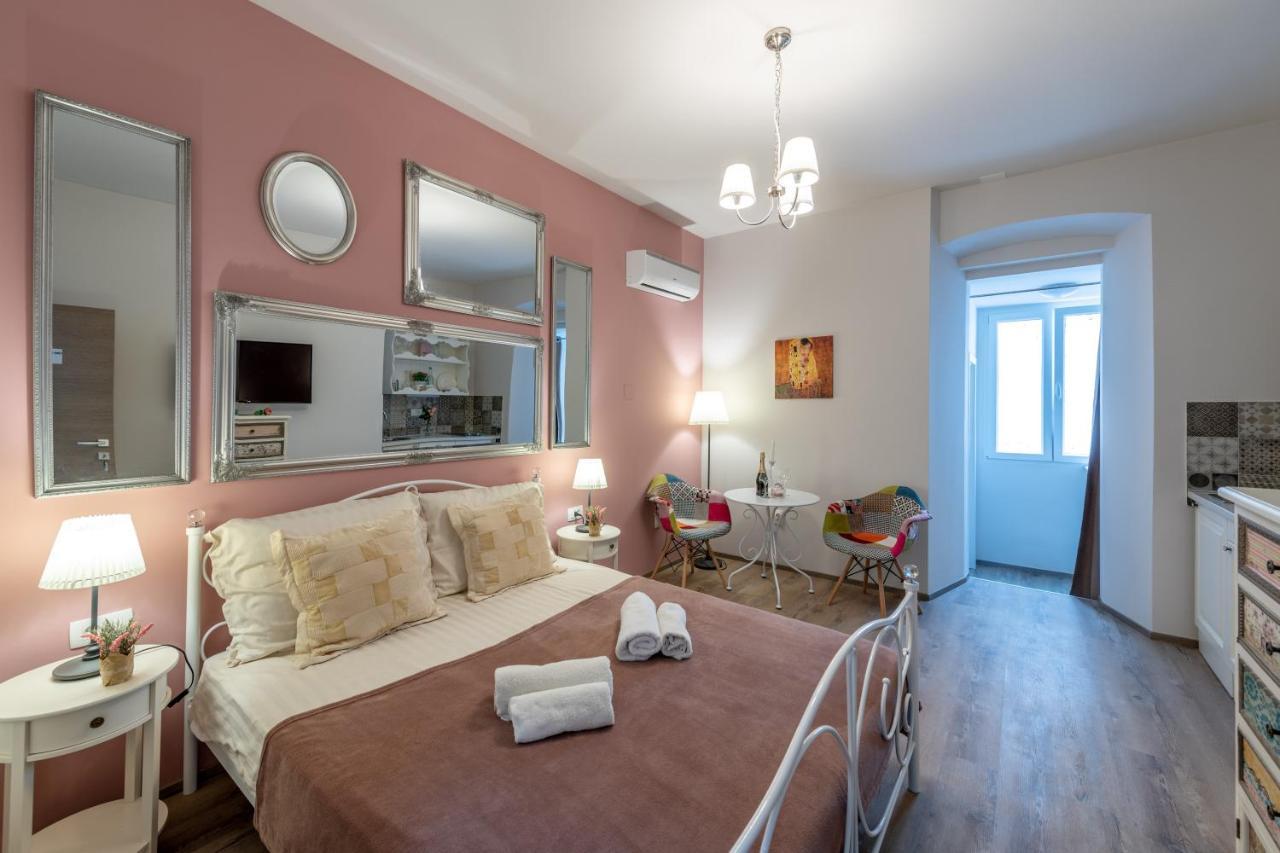 Old City Romantic Studios 4 With Free Private Parking Пула Экстерьер фото