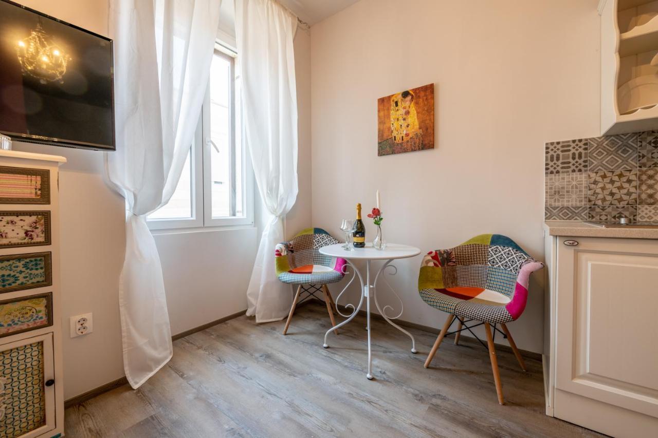 Old City Romantic Studios 4 With Free Private Parking Пула Экстерьер фото