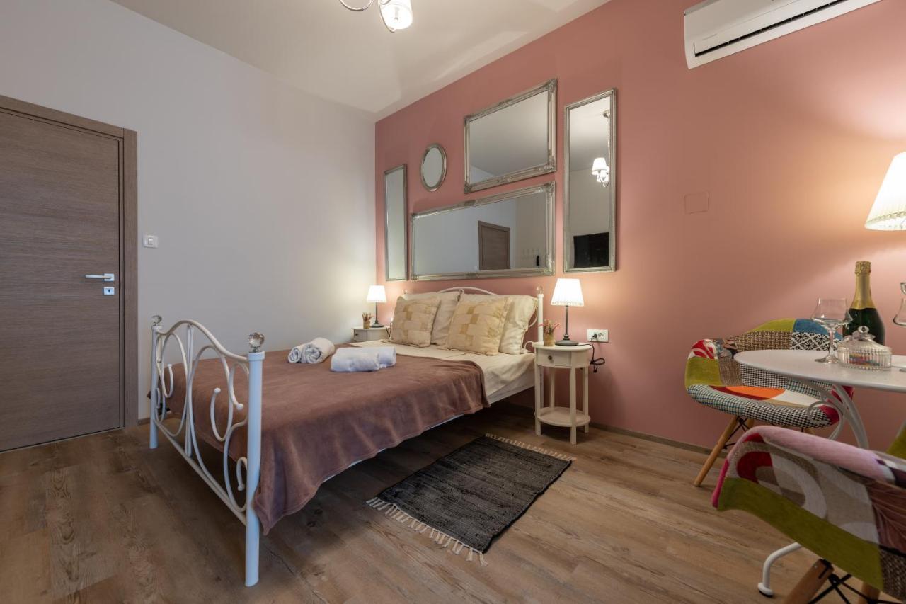 Old City Romantic Studios 4 With Free Private Parking Пула Экстерьер фото